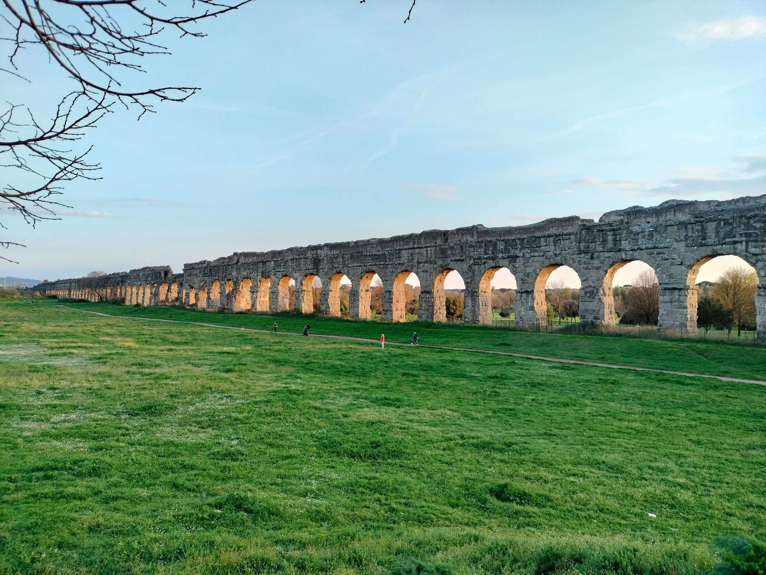 <b>The story of water that shaped Rome</b><br> Locations: Aniene Valley – Tivoli – Rome<br>  Main Highlights: Aniene Valley landscapes and aqueducts, Villa d’Este fountains, Hadrian’s Villa Aqueduct, Carcalla Thermal Baths and Tiber Island
